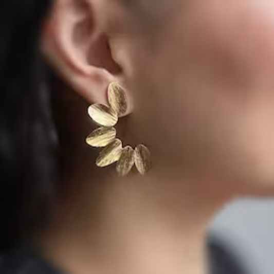 Abstract earrings with leaf design - Saida Fashion 